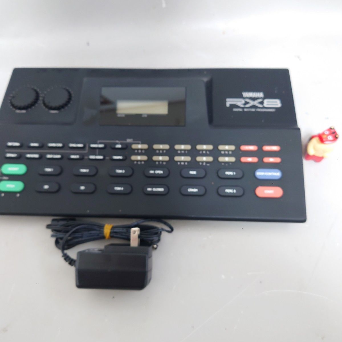 動作品 YAMAHA RX8 リズムマシン ドラムマシン 本体＋ACアダプター付 z-1904