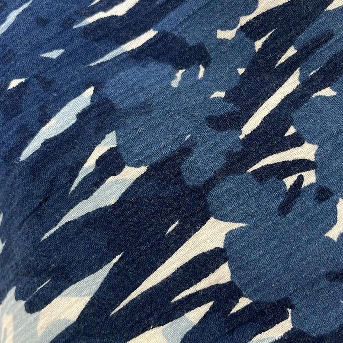 - 白×ライトブルー×ネイビー