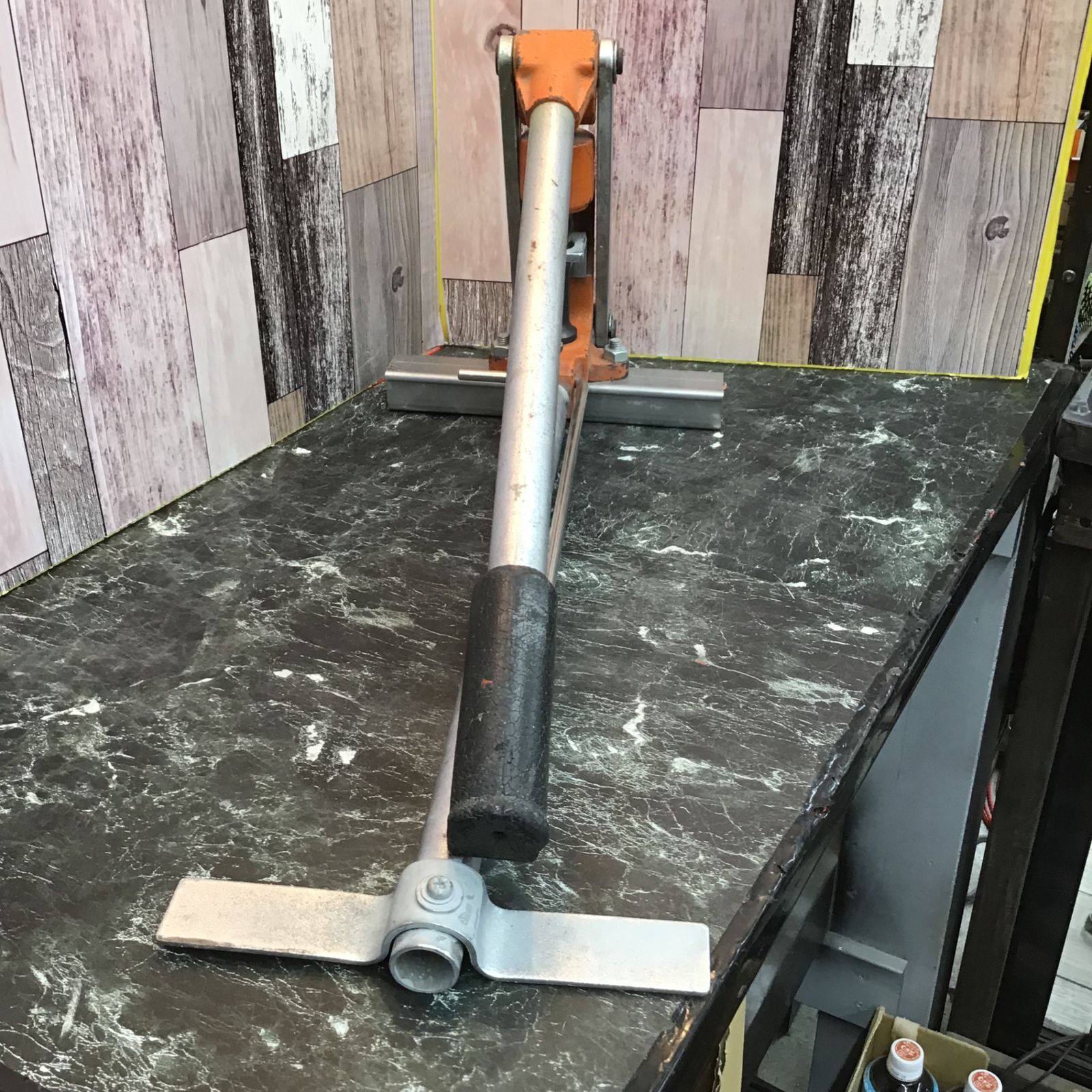 チャンネル穴あけ工具 MAKD