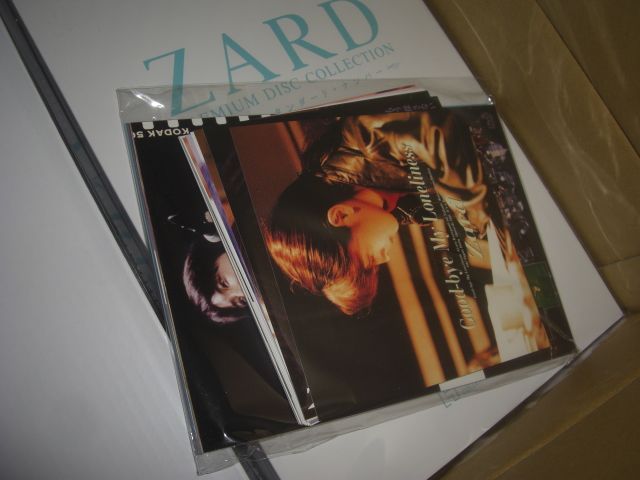 ZARDプレミアムディスク・コレクション 定期購読特典4点+1点(マガジン
