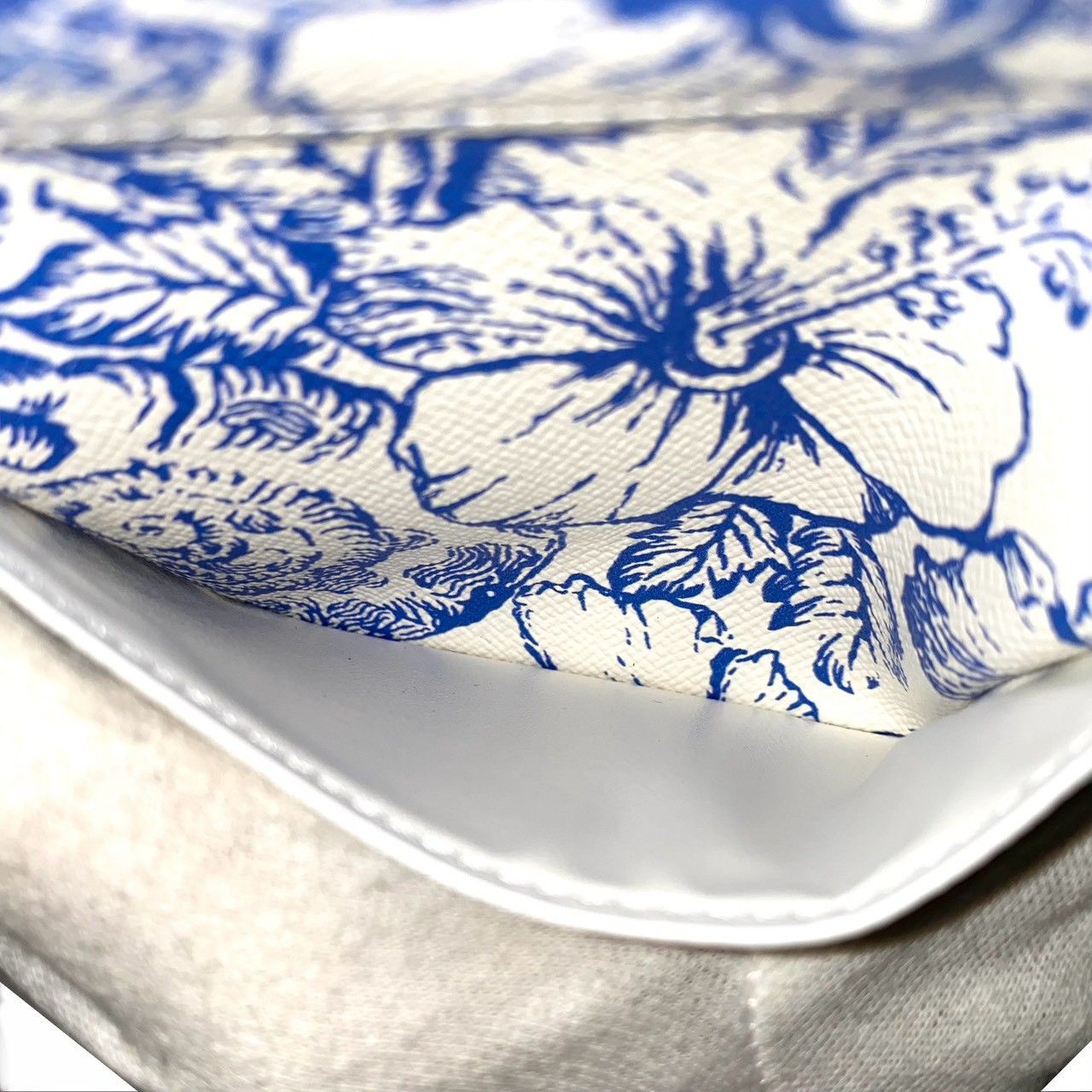 ルイヴィトン モノグラム タイル ポルトフォイユ ヴィクトリーヌ 財布 青 ルイヴィトン モノグラム タイル ポルトフォイユ ヴィクトリーヌ 財布