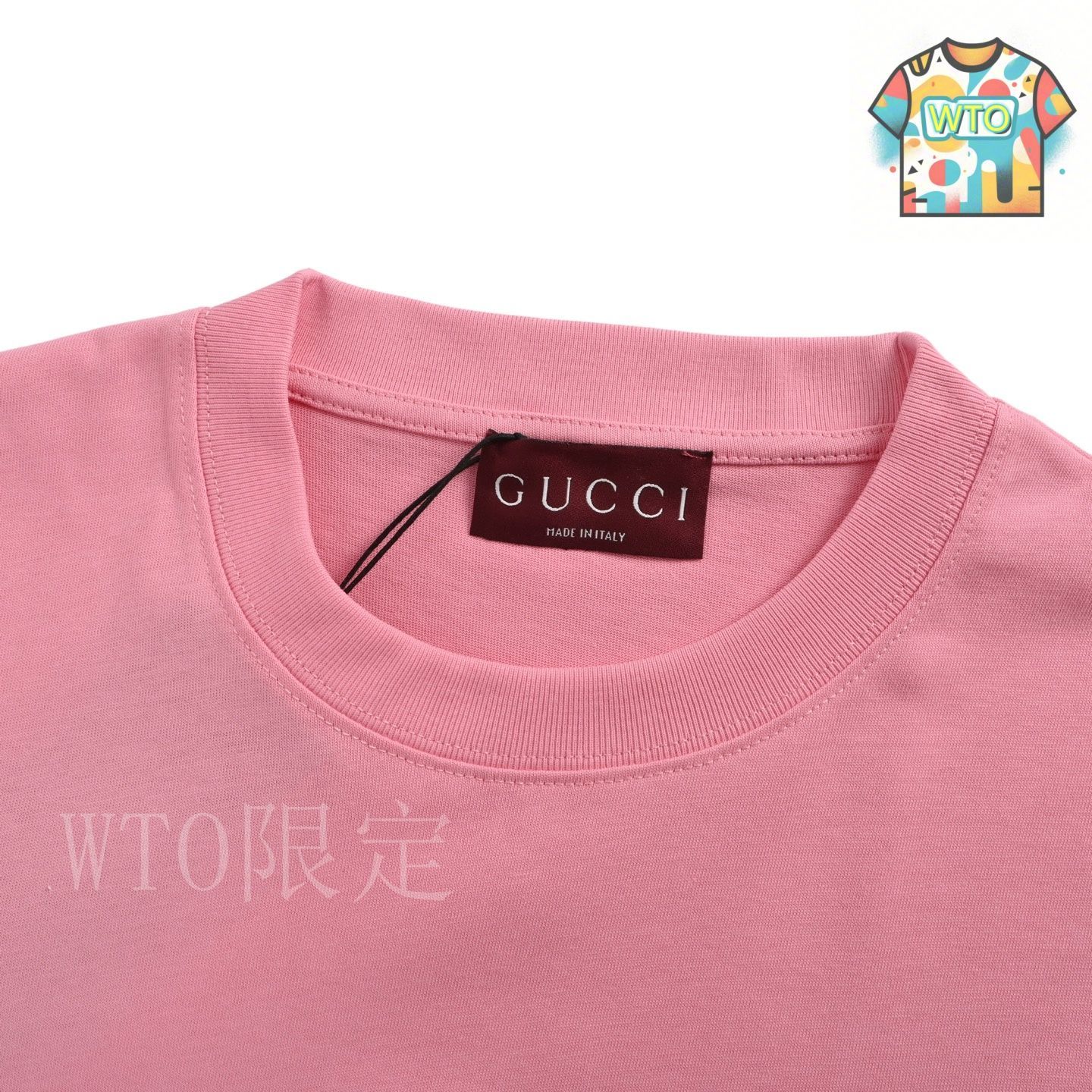 GUCCI プリントデザイン Tシャツ Printed cotton jersey T-shirt in black | GUCCI® SI