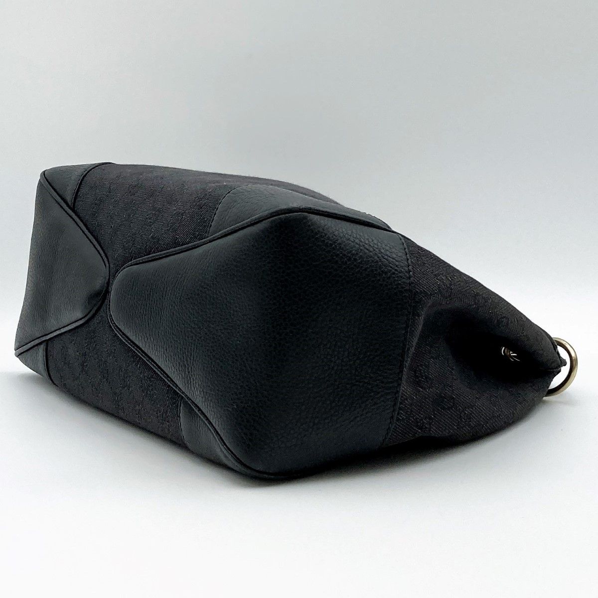 GUCCI グッチ GG柄 ショルダーバッグ ホーボー 肩掛け バッグ GG