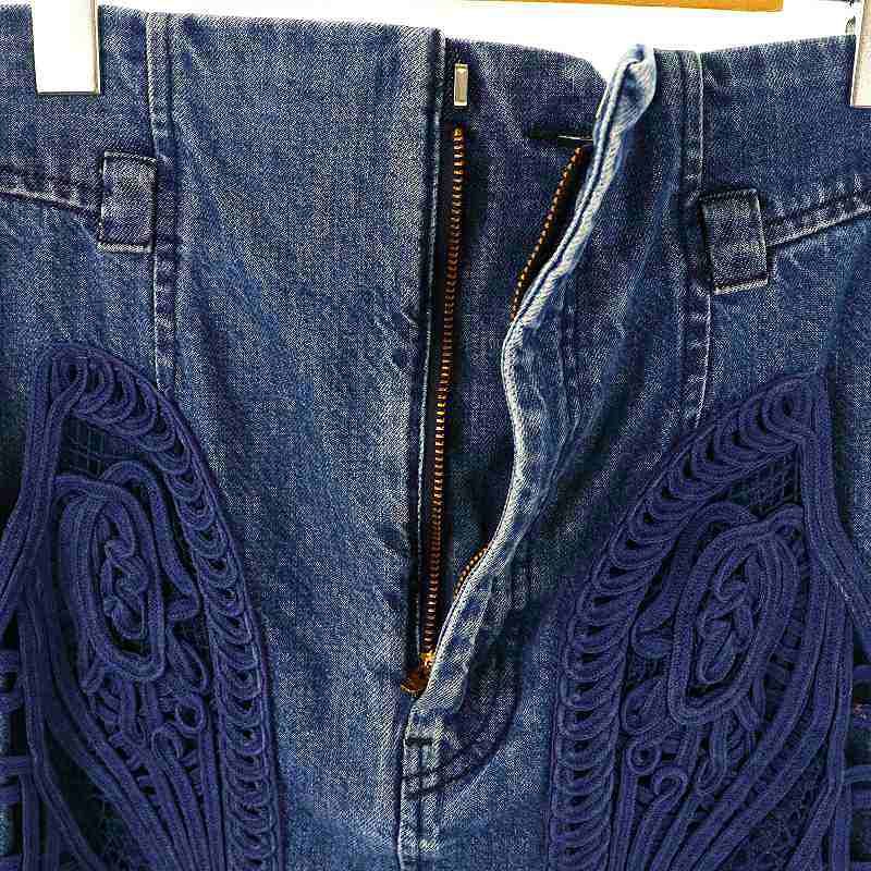 マメクロゴウチ Mame Kurogouchi Embroidered Denim Skirt