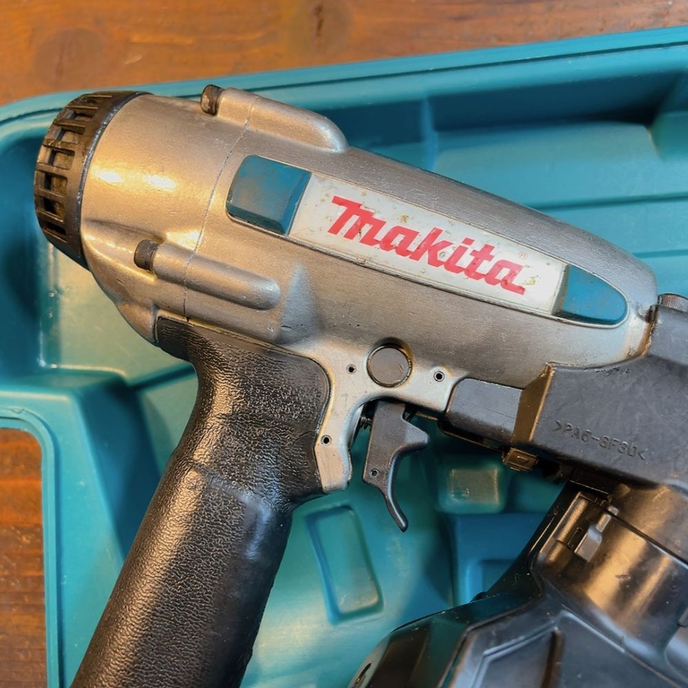 7日保証・整備済】消耗部品多数交換♪マキタ makita 常圧 50mm 釘打ち機 AN504 ケース付き 動作良好！ - メルカリ