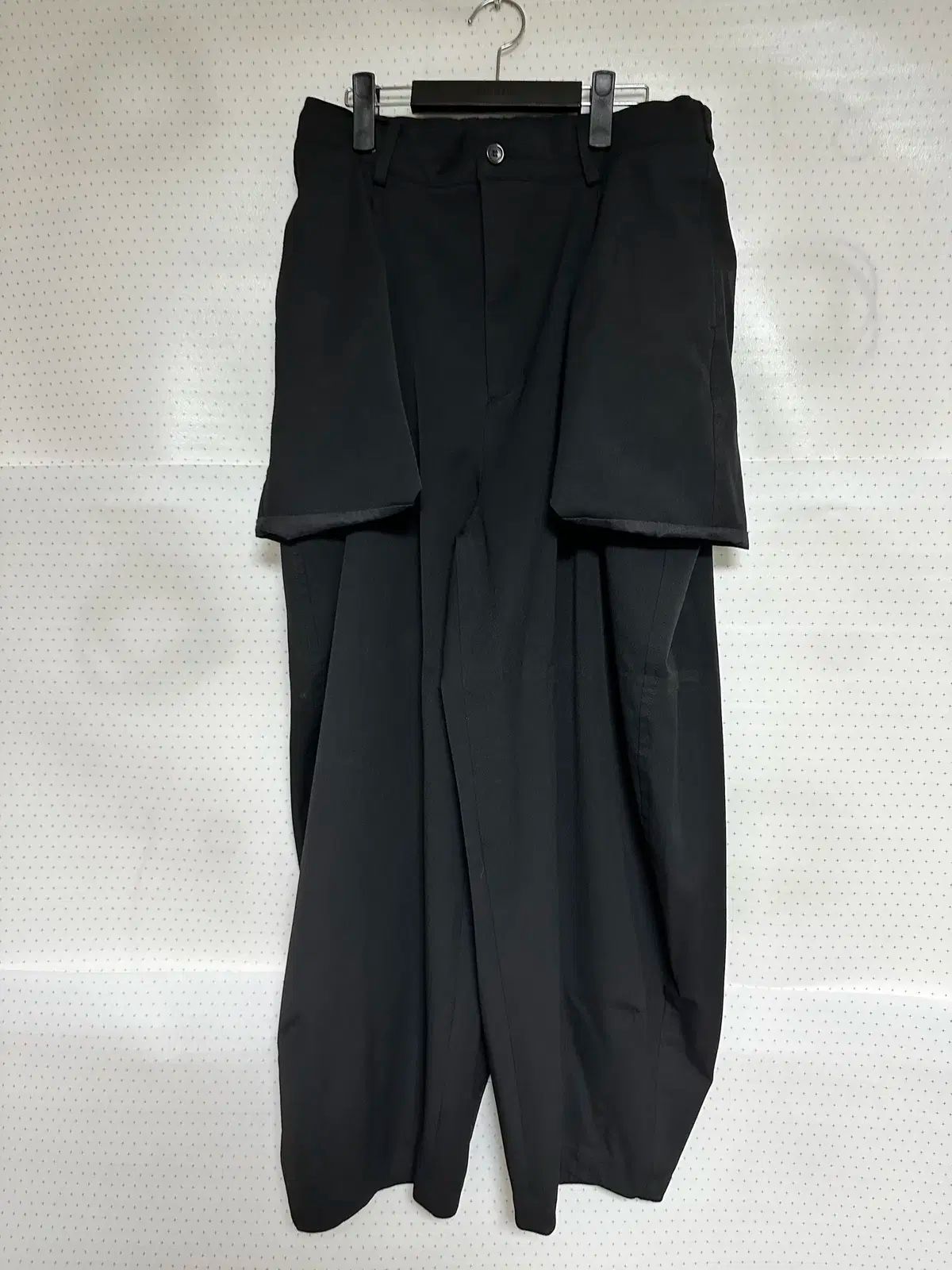 SONGZIO HOMME ソンジオ オム コレクション カーブ ポケット ワイド バルーン パンツ 黒 86 CAMPINGPARCCENTRAL_COM