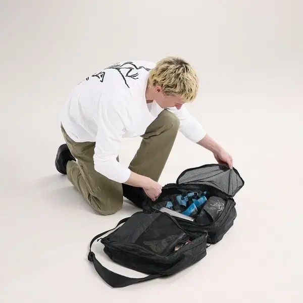 ちゅう　ARC'TERYX ブラック ショルダーバッグ ARC'TERYX(アークテリクス) ショルダーバッグ ブラック - メルカリ