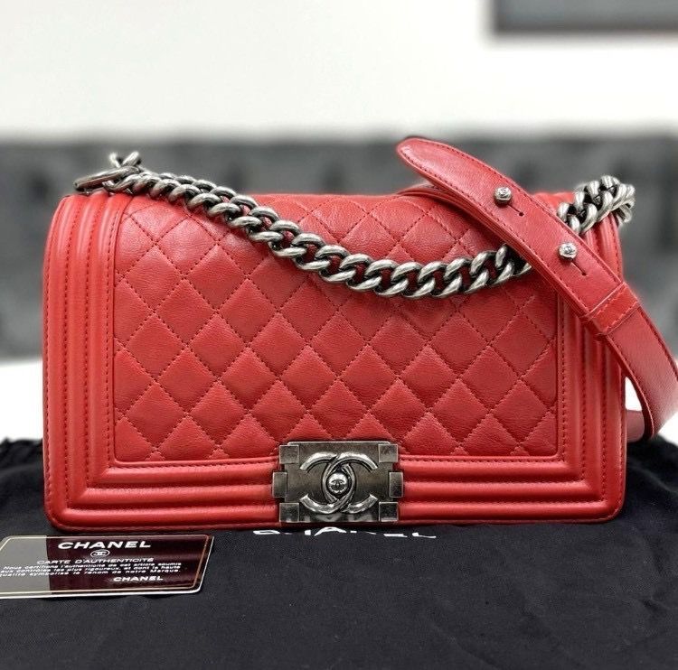 シャネル ボーイシャネル ショルダーバッグ 赤 マトラッセ 17番台