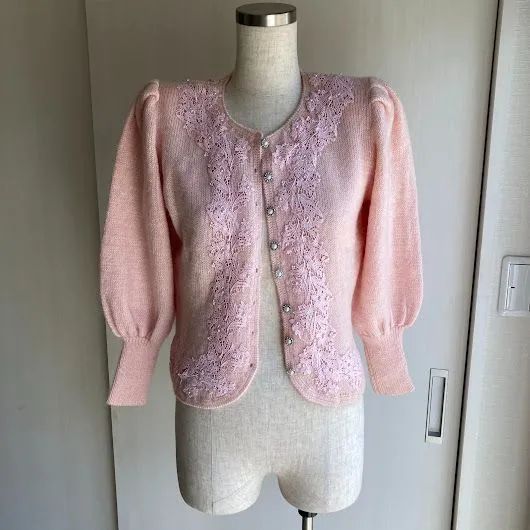 #snc ソワレドヒロミ SOIREEDEHIROMI カーディガン L 黒 赤 薔薇モチーフ 刺繍 シルク混 麻混 スカラップ 七分袖 レディース [904733] Soiree De Hiromi ソワレドヒロミ レース刺繍カーディガン