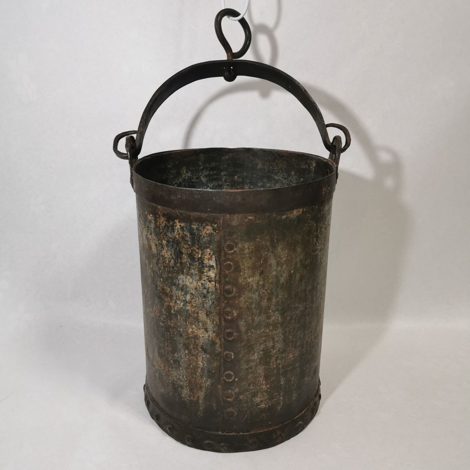 鉄製 吊り下げ式の釣瓶（つるべ）アンティーク調 古道具 古民具 