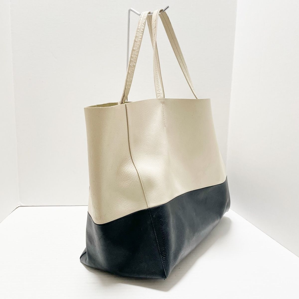 CELINE(セリーヌ) トートバッグ ホリゾンタルカバ アイボリー×黒 バイカラー レザー - メルカリ