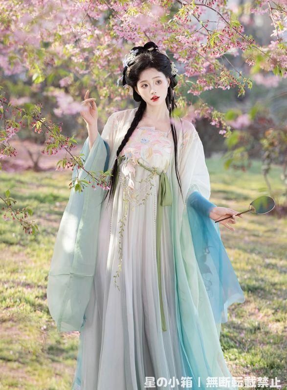 2025 豪華刺繍 漢服 かんふく 古風衣装 レトロ風 中華ロリータ コスプレ ワンピース 唐装 仙女服 中華風 美しい刺繍 撮影会 舞台演出 推し活 仮装 HF 311