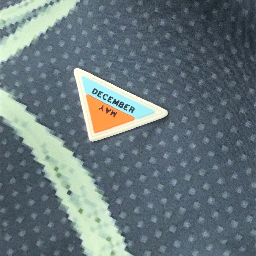 ディセンバーメイ テフロン加工ウィンドブレーカー