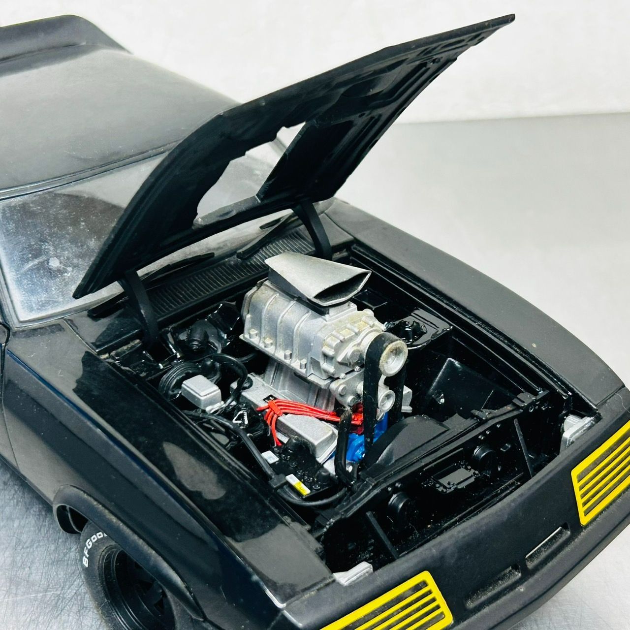 AUTOart 1/18 マッドマックス 2 インターセプター 車 ミニカー