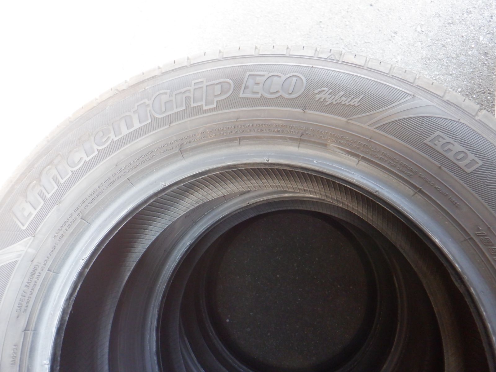 最短翌日配送。 195 65R15 ４本 グッドイヤー エフィシエントグリップECOハイブリット EG01 プリウス エスクァイア セレナなどに カジュアルスタイル