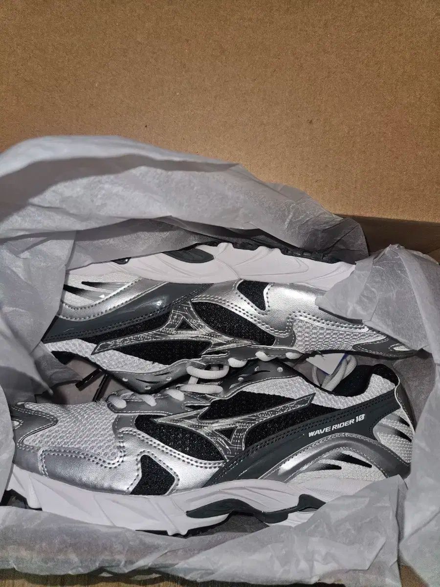 【雷市場（ポンジャン）商品韓国直送】 mizuno(ミズノ) ウェーブライダー 10 黒 275
