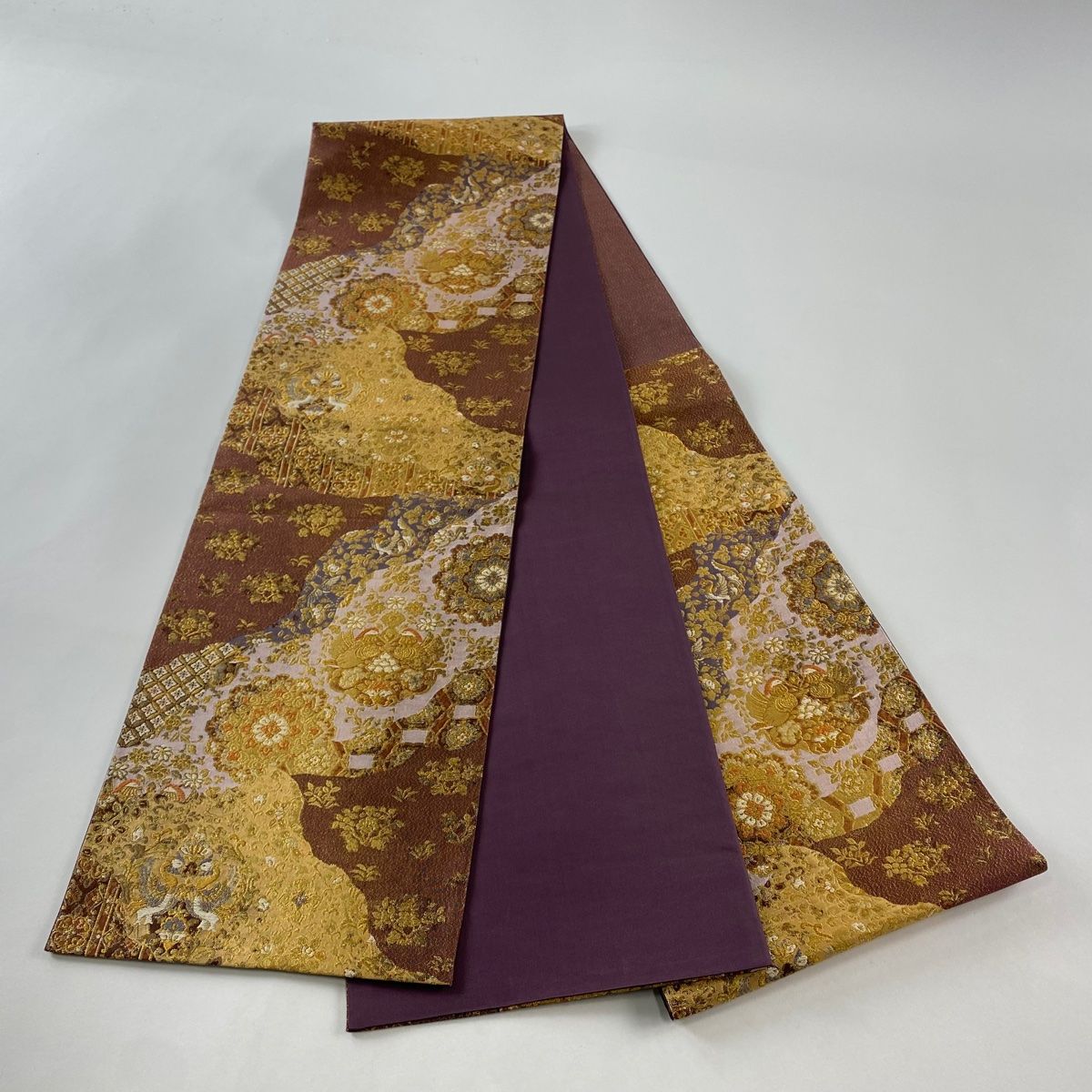 H-257 袋帯 六通 正絹 刺繍 漆箔 花唐草 シンプル 赤 茶 袋帯 美品 秀品 華文 向かい鳥 箔 赤茶 六通 正絹 【中古