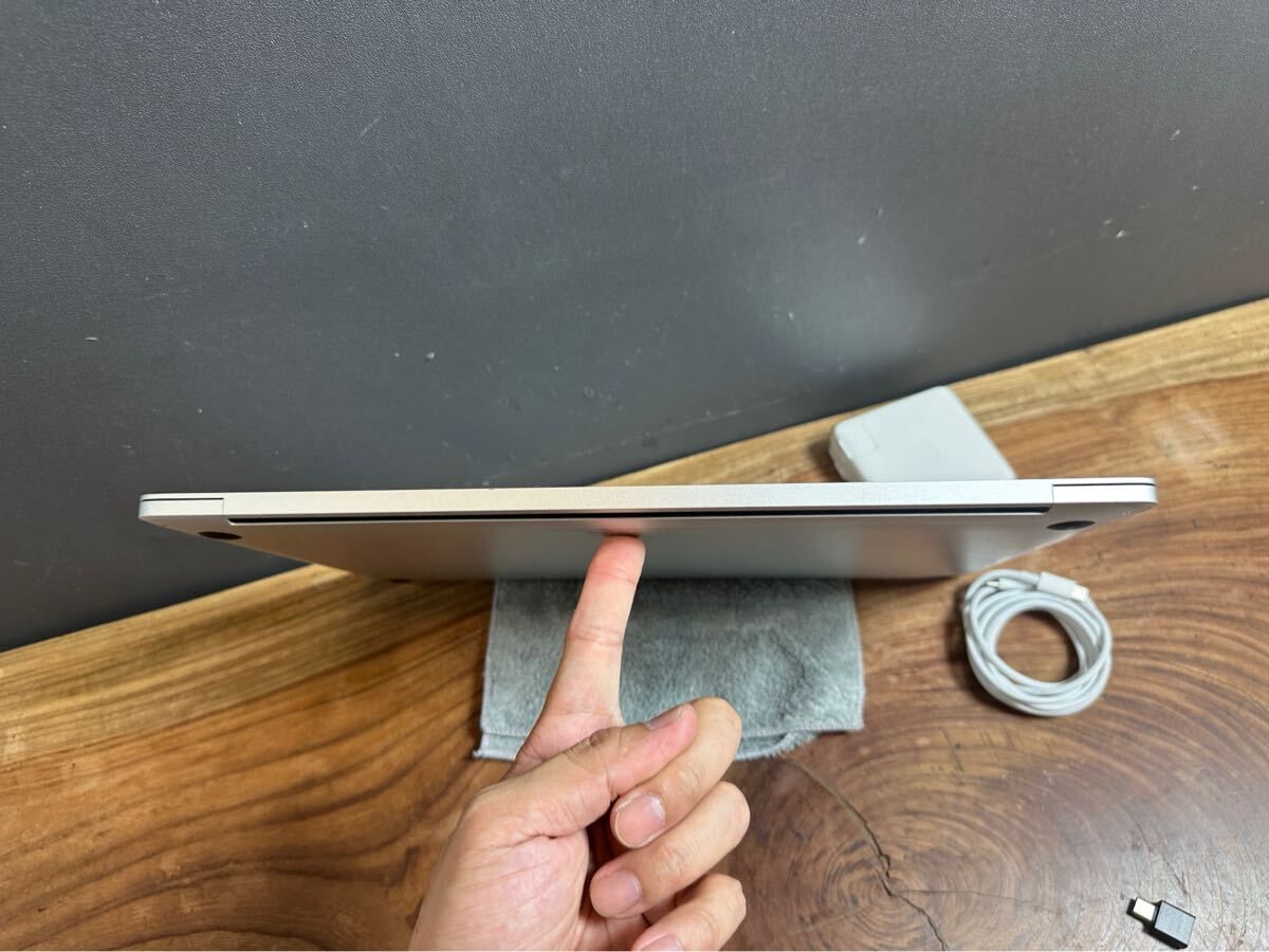 美品/ほぼ未使用品】【充電放電回数：21回】macbook air M1チップ搭載