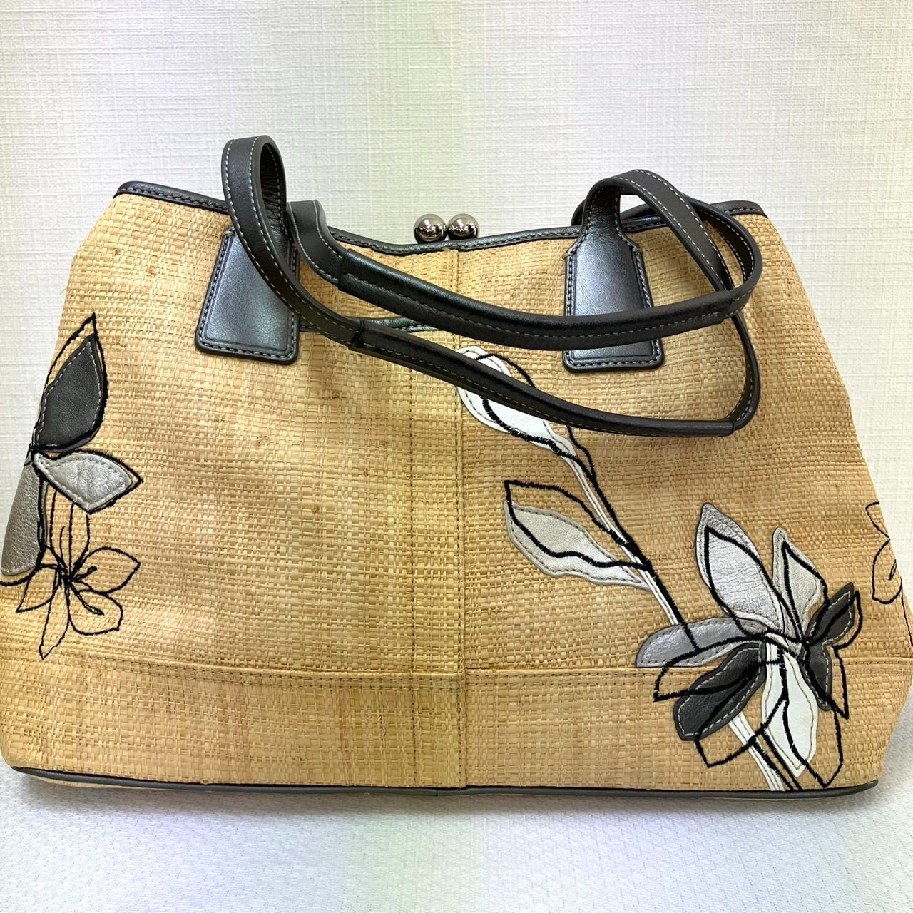 COACHストロートートバッグ　フラワーハンプトンズ COACH がま口 トートバッグ ストロー フラワー ハンプトンズ