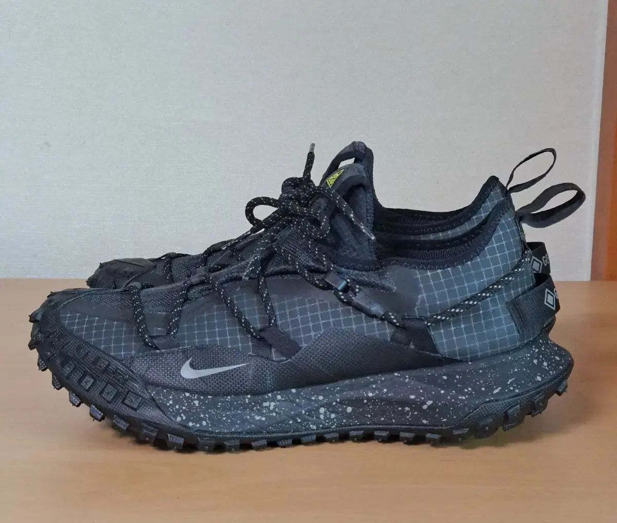 ナイキ 約270 ACG マウンテン フライ ロー ゴアテックス トレッキングシューズ