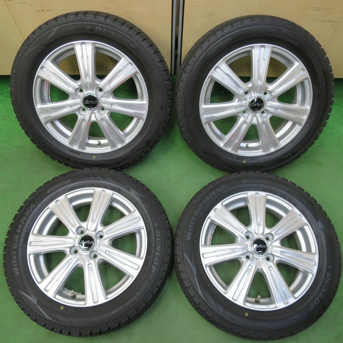 [送料無料] バリ溝！キレイ！9.5分スタッドレス 165/65R15 ダンロップ ウインターマックス WM02 EuroSpeed MiD タフト ハスラー ソリオ 等 PCD100/4H5011803イス