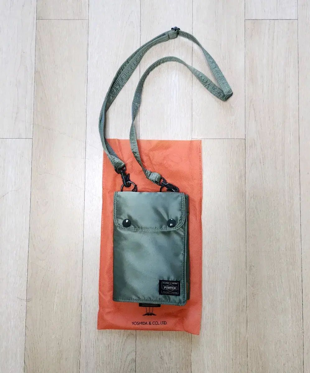 80周年限定 PORTER ポーター タンカー トラベルポーチ ショルダーバッグ 80周年限定 PORTER ポーター タンカー トラベルポーチ ショルダー