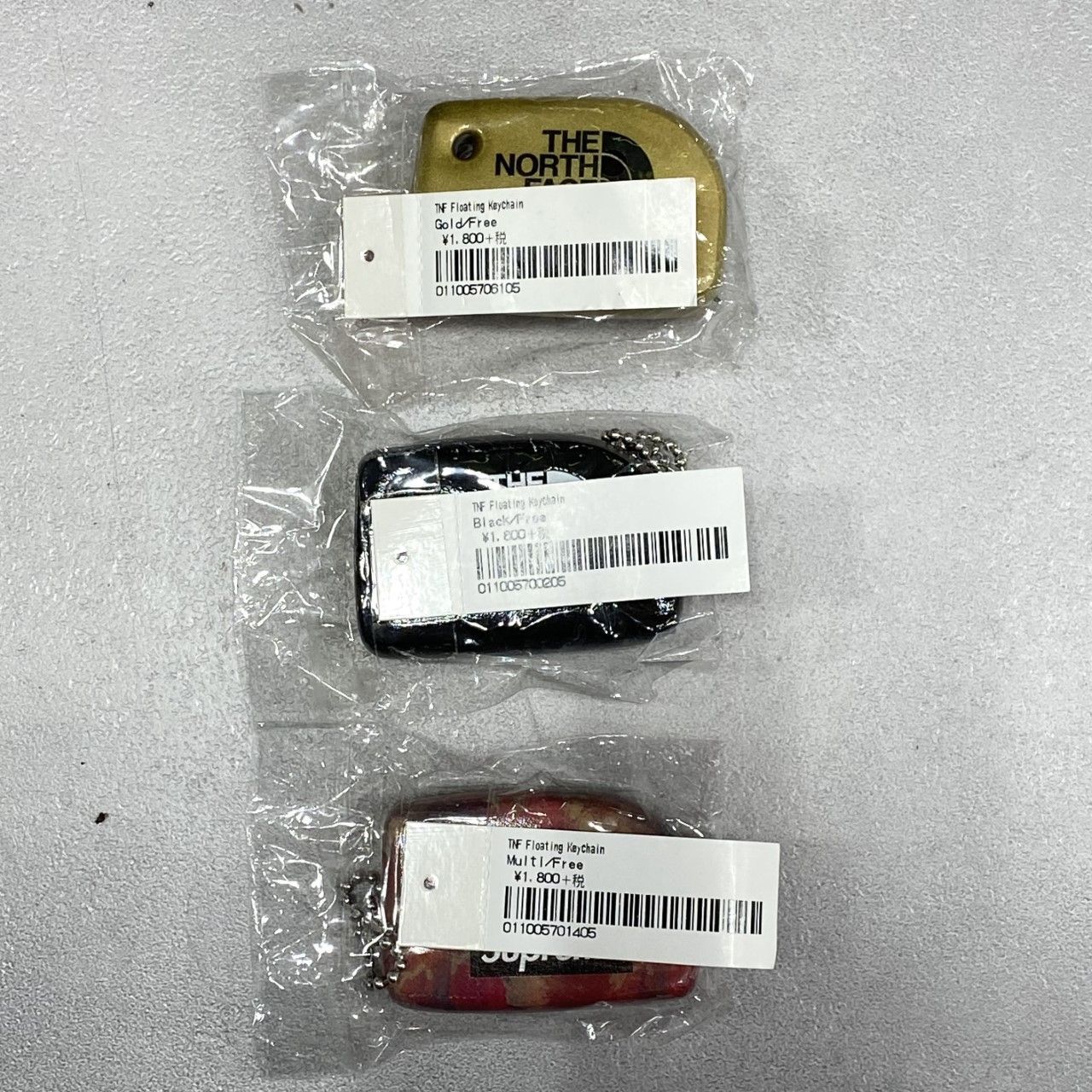 Supreme×THE NORTH FACE Floating Keychain メルカリ