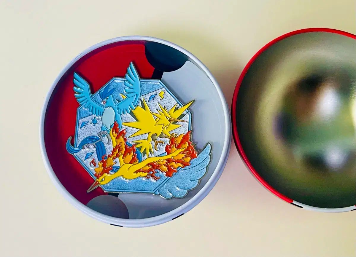 ポケットモンスター 釜山 ポップアップストア 火災 フリーザ 雷 ピンバッジ