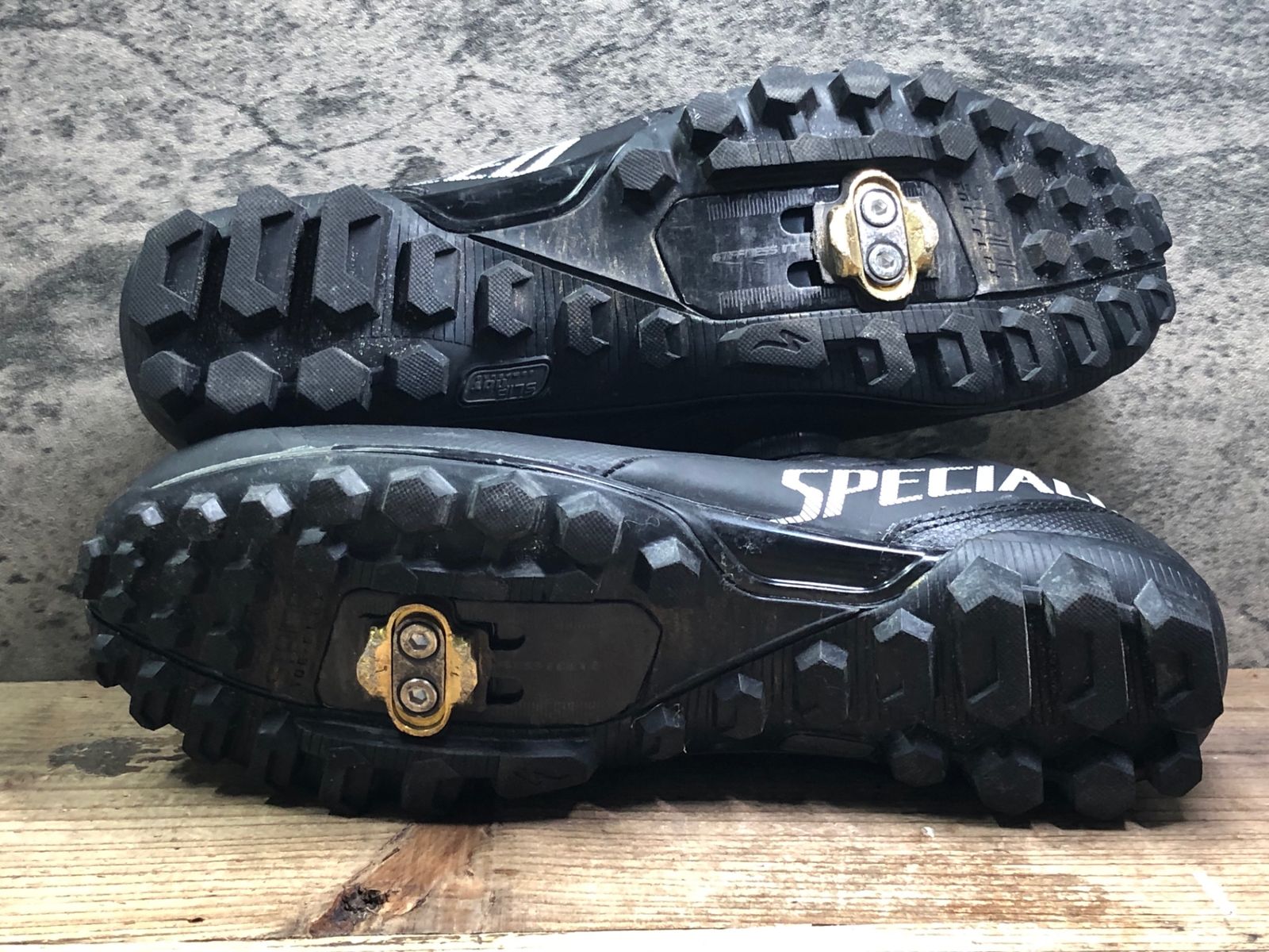 Specialized Recon 2.0 gravel and mtb shoes with toe-flex