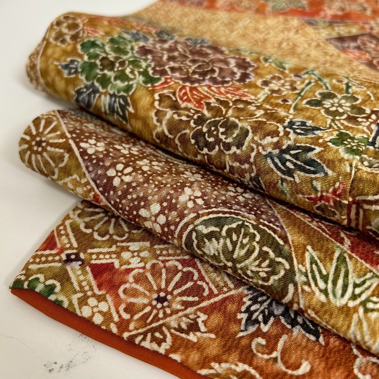 小紋 更紗模様 裂取 縮緬 裄66 素敵なデザイン 正絹 着物 MK-368