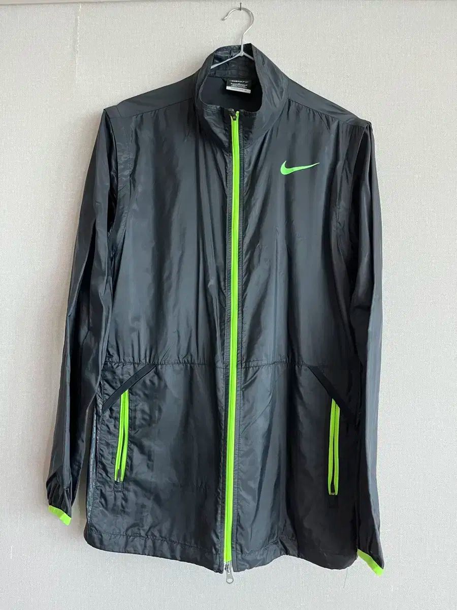 ナイキ ゴルフ ウィンドブレーカー 100 サイズ