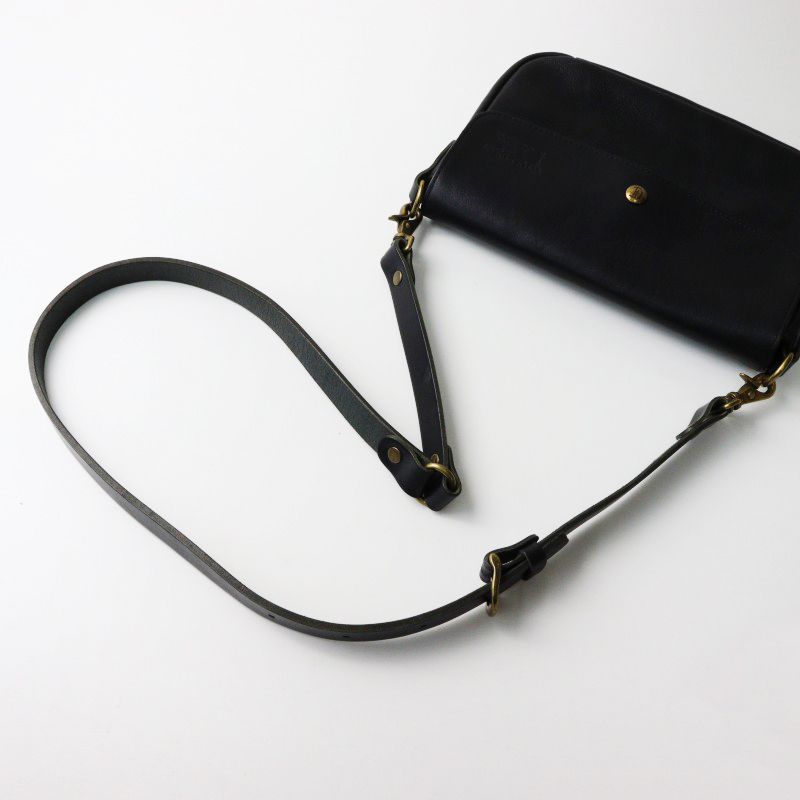 美品 クレドラン CLEDRAN レザーショルダーバッグ /ブラック 斜