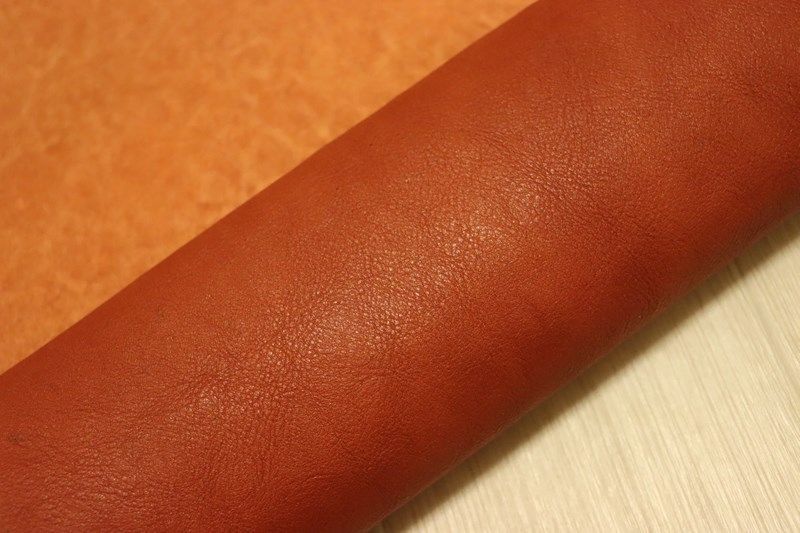 レッドブラウン 146ds ヌメ革 ショルダーレザー 牛革 イタリア レザー ダコタシュリンク 半裁 一枚革 レザークラフト 革 皮 本革 diy 生地 材料