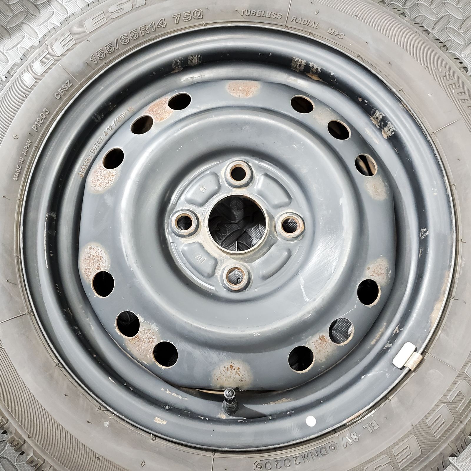 スタッドレスタイヤ 1055R