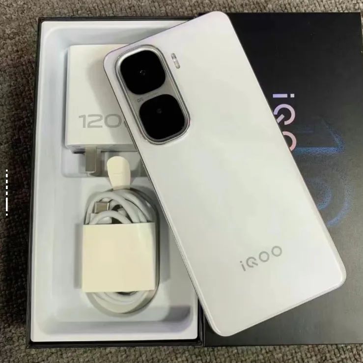 vivo iQOO Neo 10 新品未使用 ゲーム特化 超薄5Gスマホ 12+256GB