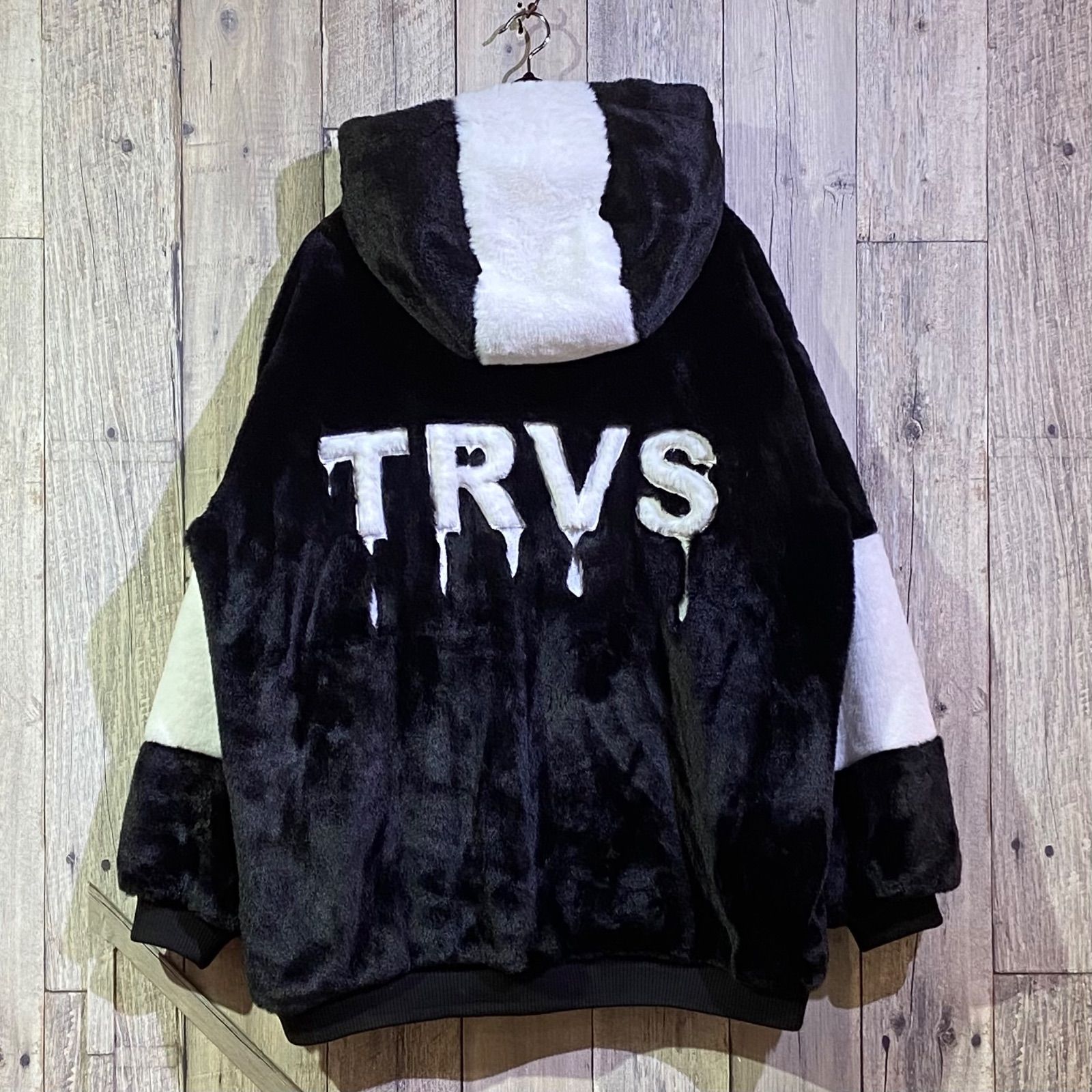 30%OFF！【TRAVAS TOKYO バックドリップロゴハイネックパーカー 