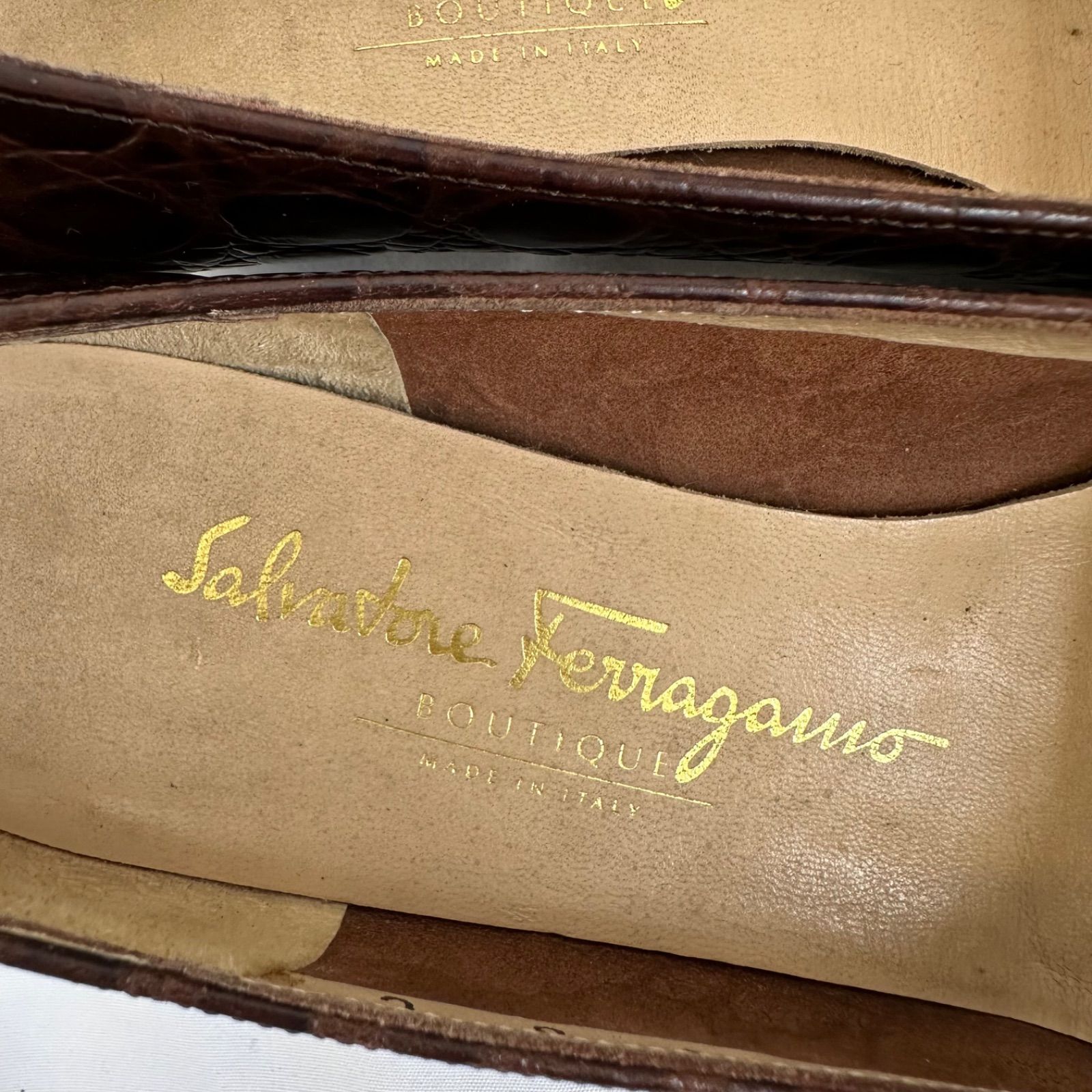 ◾︎近年◾︎ サルヴァトーレフェラガモ スエード バーガンディ パンプス 8 箱付き z1396 Salvatore Ferragamoサルヴァトーレフェラガモ パンプス靴