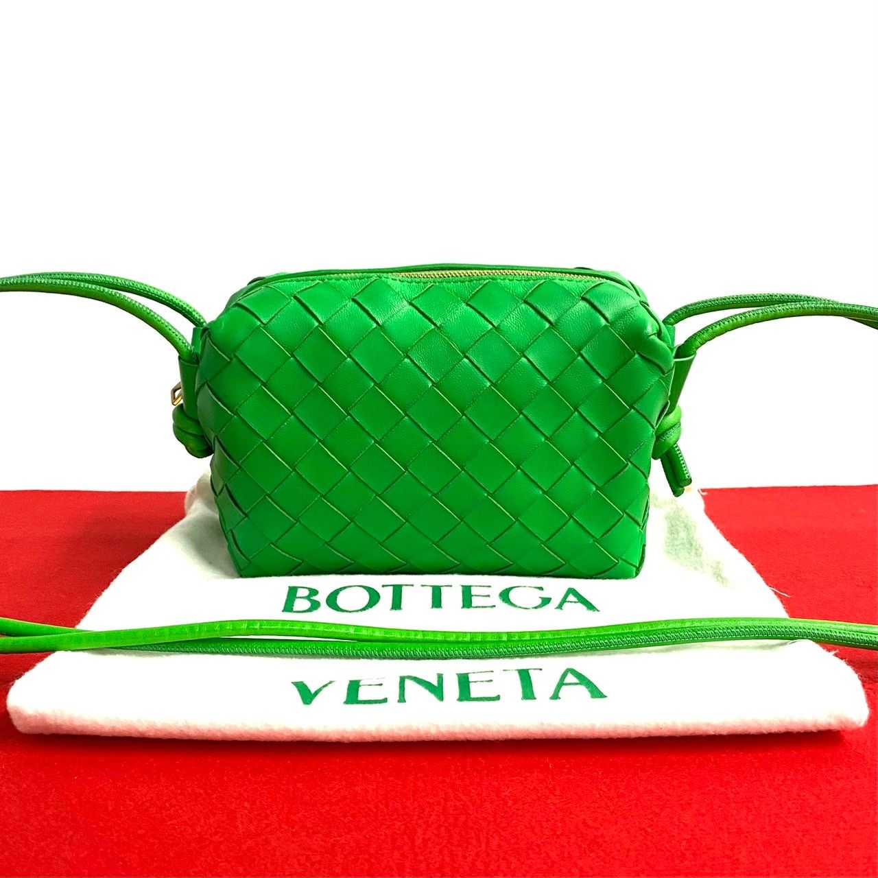 極 美品 袋付き BOTTEGA VENETA ボッテガヴェネタ ループ スモール イントレチャート レザー 本革 ショルダーバッグ ライトグリーン 44053 極 美品 袋付き BOTTEGA VENETA ボッテガヴェネタ ループ スモール