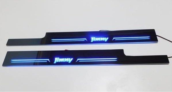 【新品未使用】スズキ 新型ジムニー JB64w ジムニーシエラ JB74w スカッフプレート青 ブルー シーケンシャル 流れる 内装関係 最新デザイン 左右２点セット