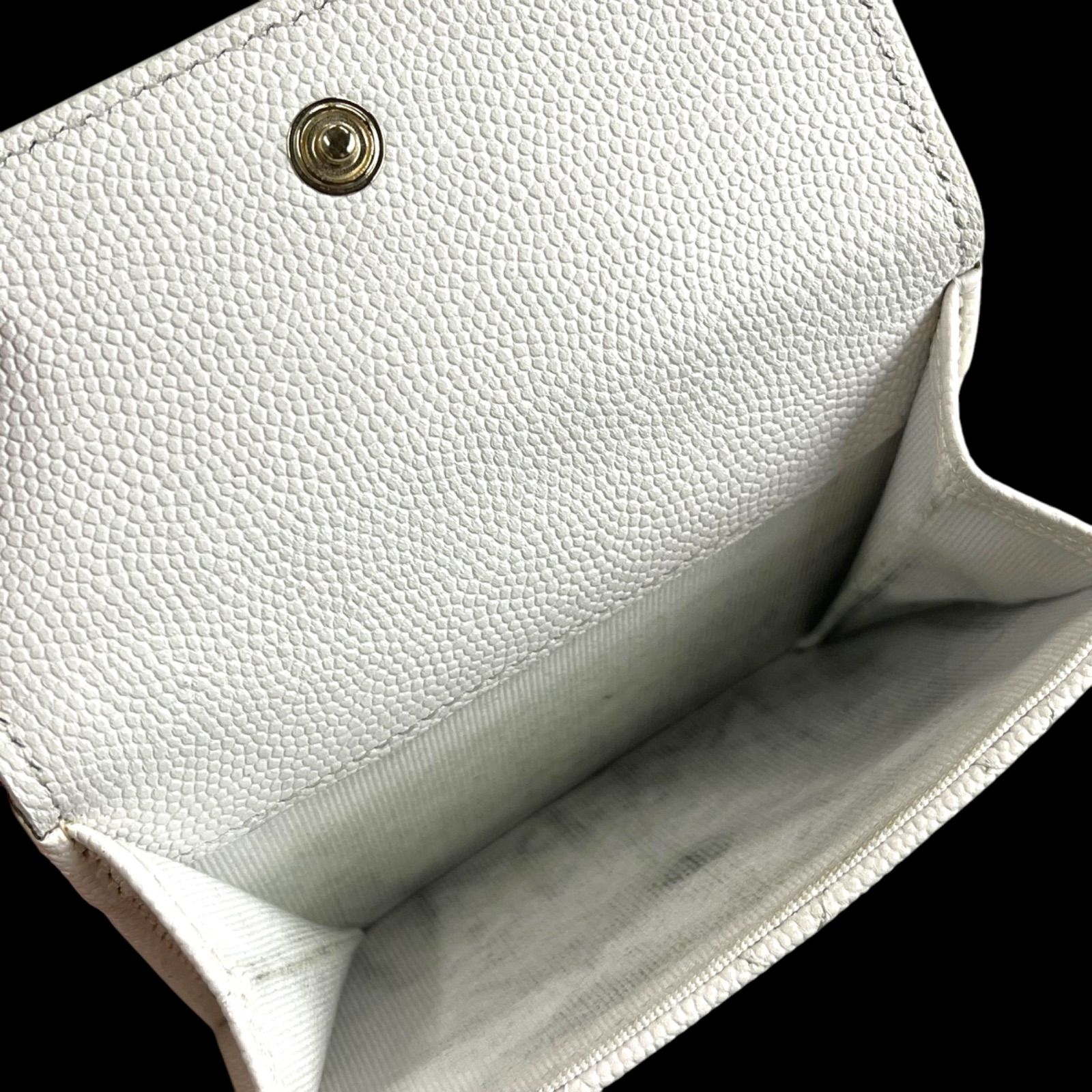 CHANEL シャネル マトラッセ キャビアスキン 三つ折り財布　白 マトラッセ シャネル 財布 三つ折り キャビアスキン スモールフラップ