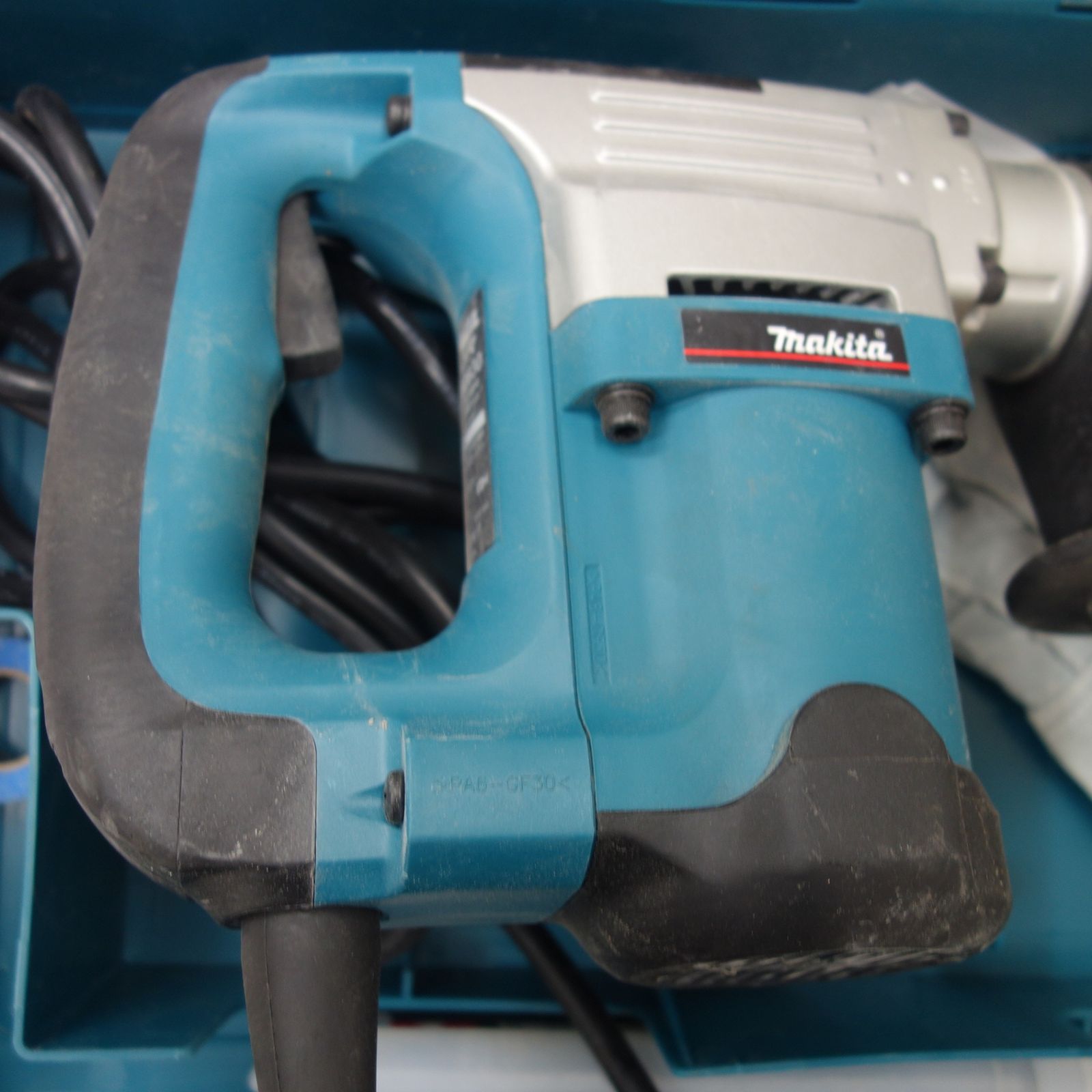 送料無料] キレイ！付属品付き☆マキタ 電動 ハンマー HM0830 電動 