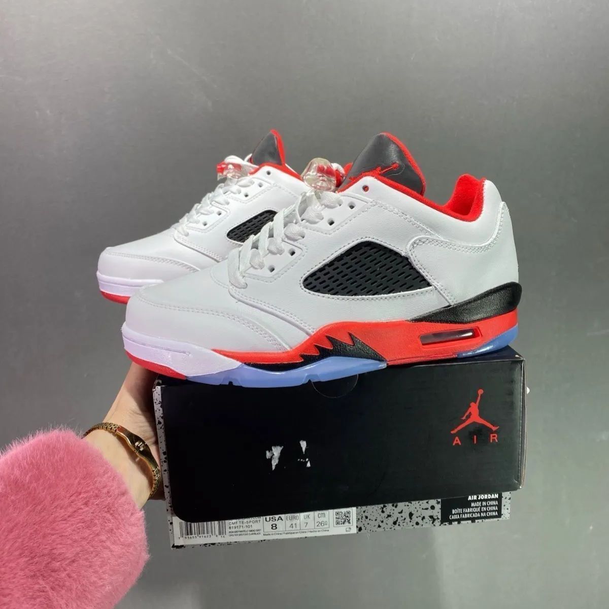 新品未使用 ナイキ エアジョーダン5 レトロ ロー ホワイト/ファイヤー  