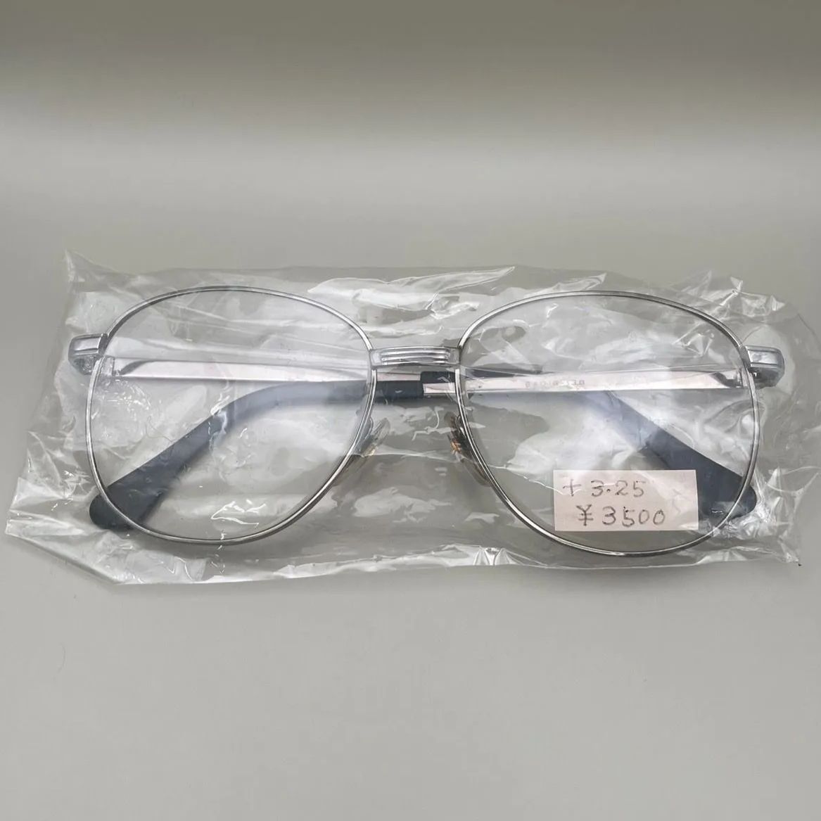 定価3,500円✨新品未使用✨】デッドストック品 老眼鏡 +3.25 銀縁眼鏡 SILVER ブルー 青 ティアドロップ 高級老眼シニアグラス  アンティーク ヴィンテージ ビンテージ ろうがんきょう メガネ 眼鏡 おじいちゃん おばあちゃん プレゼント - メルカリ