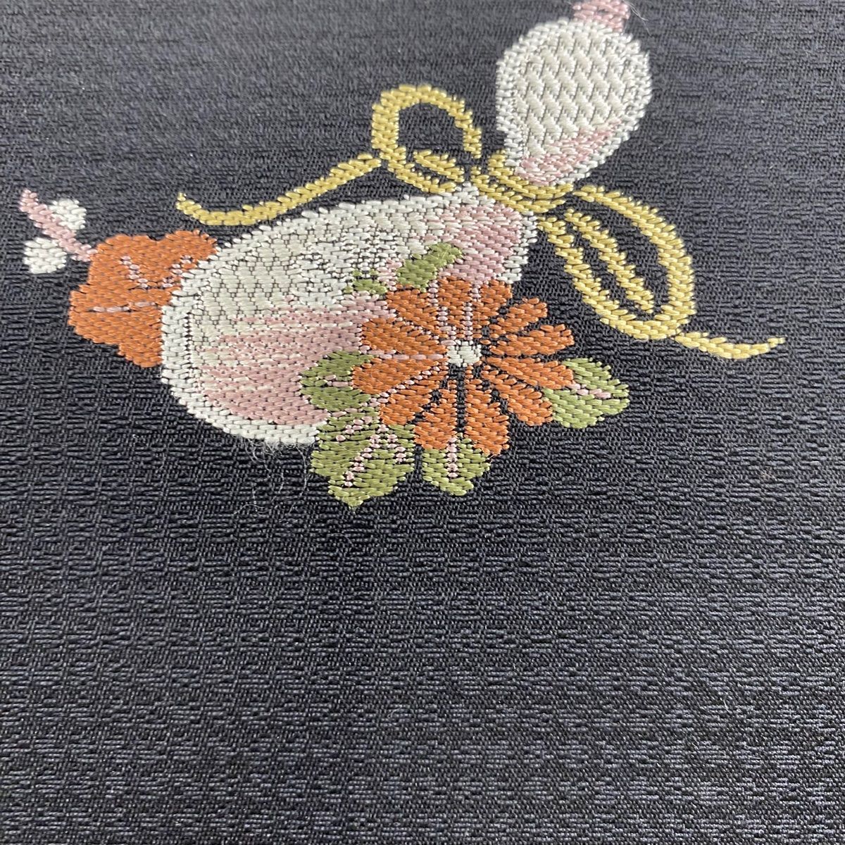 名古屋帯 美品 名品 花唐草 刺繍 金糸 墨色 正絹 【中古