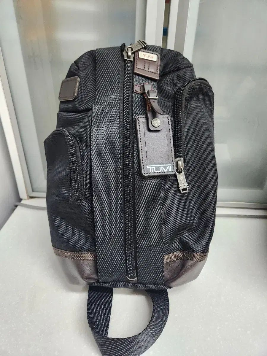 Tumi トゥミ スリングバッグ