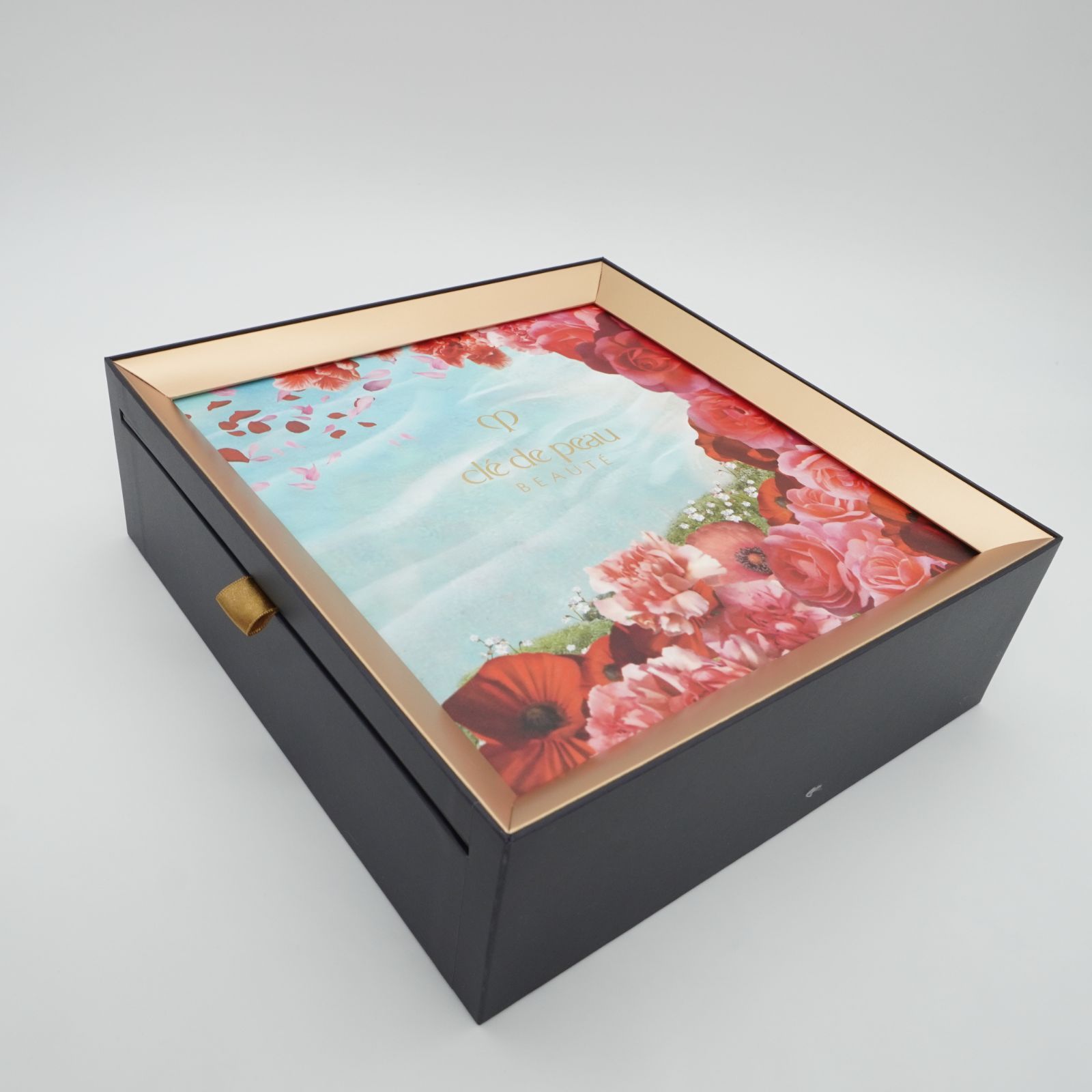 新品未使用】クレドポーボーテ コフレフルールラディユーズデュ