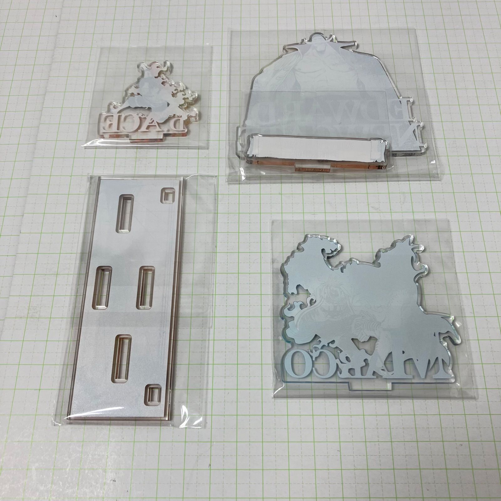 瀬戸店】内袋未開封 海賊旗アクリルスタンド 白ひげ＆エース