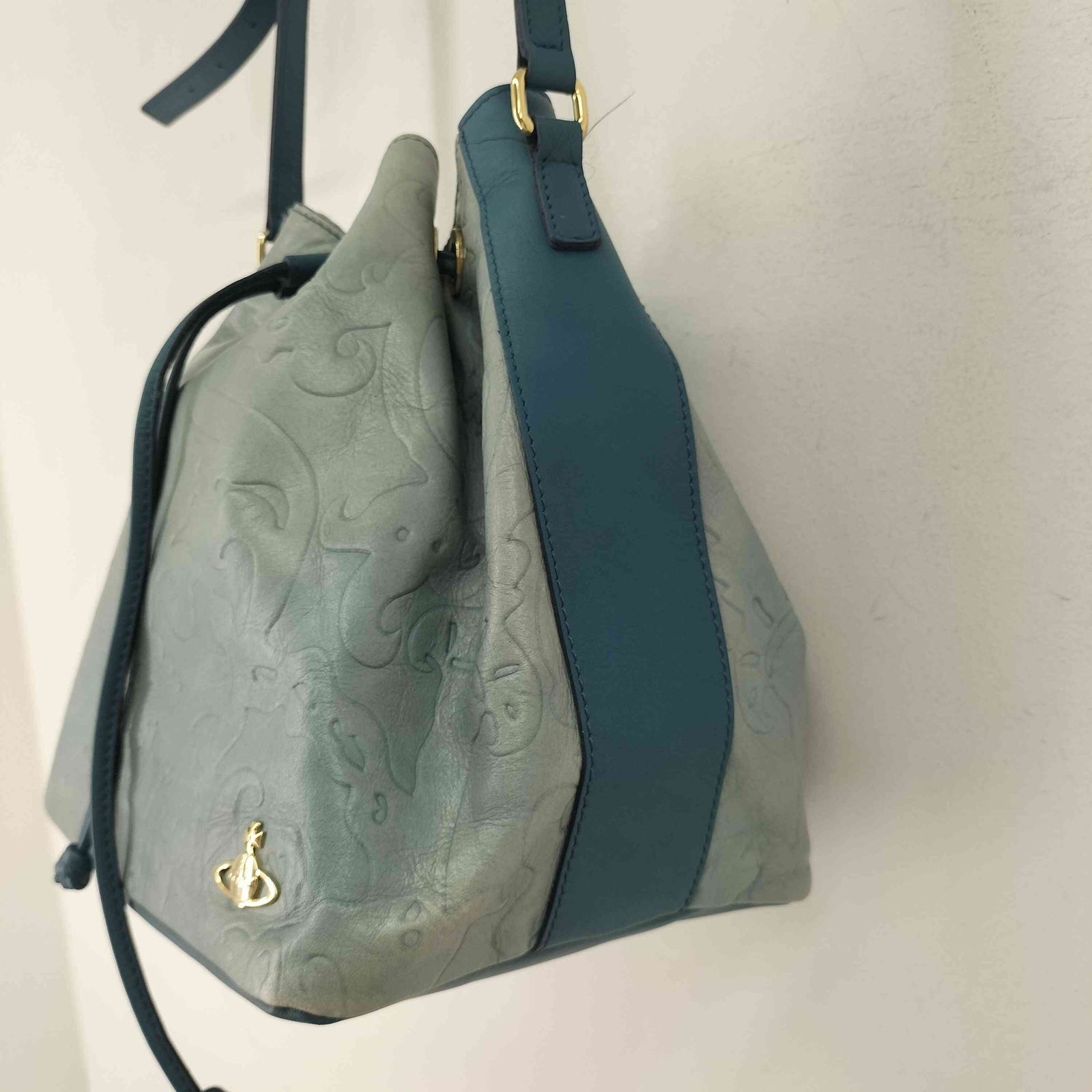 ヴィヴィアンウエストウッド Vivienne Westwood オーブ 型押し 巾着  