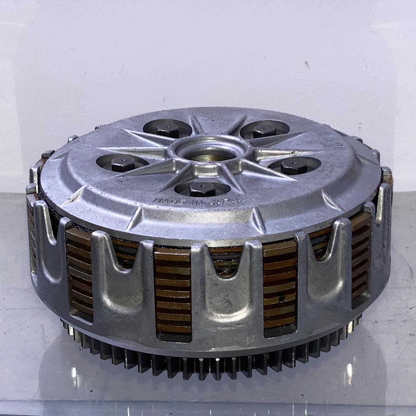 ゼファー400 クラッチハウジング　純正　カワサキ ゼファー400純正クラッチハウジング① ゼファー400純正クラッチ