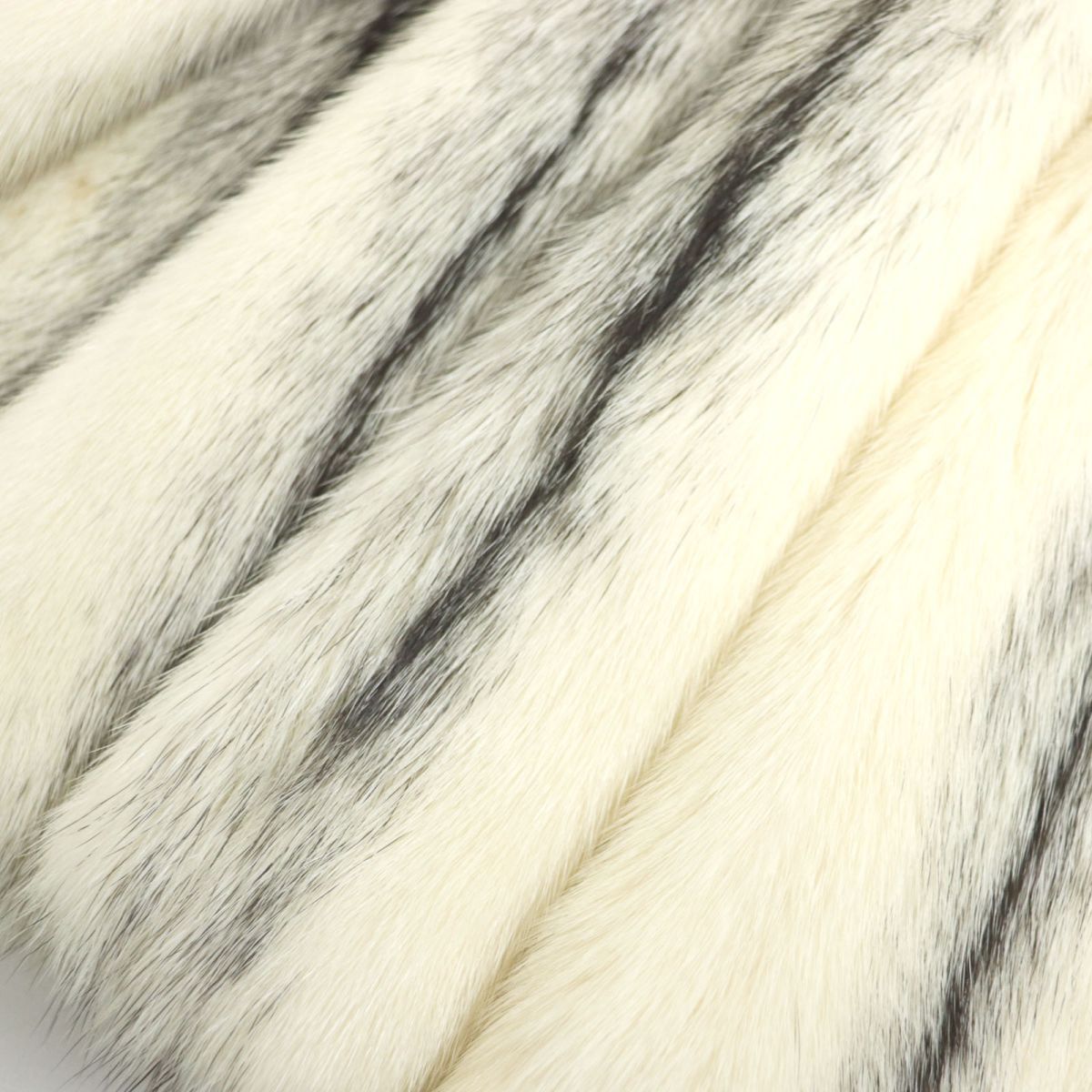 大人気▽EMBA エンバ SAGA MINK サガ クロスミンク 本毛皮コート